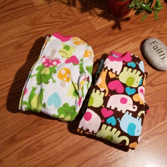 2 Carter's blanket sleepers 4t - Picture 1 of 8